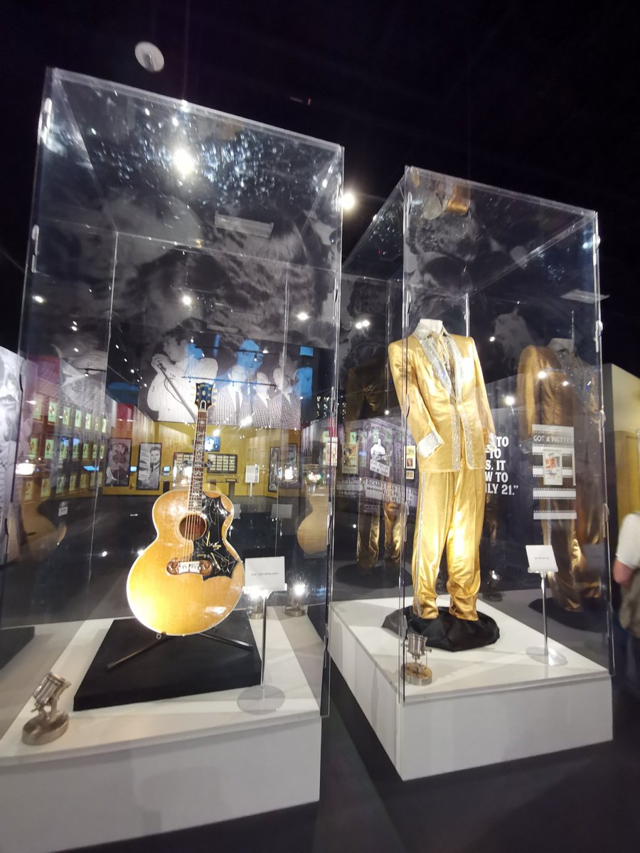 PETITHlne3's tweet photo. Aujourd'hui visite de Graceland la propriété d'elvis Presley à memphis https://t.co/Fzfd99F6Lo