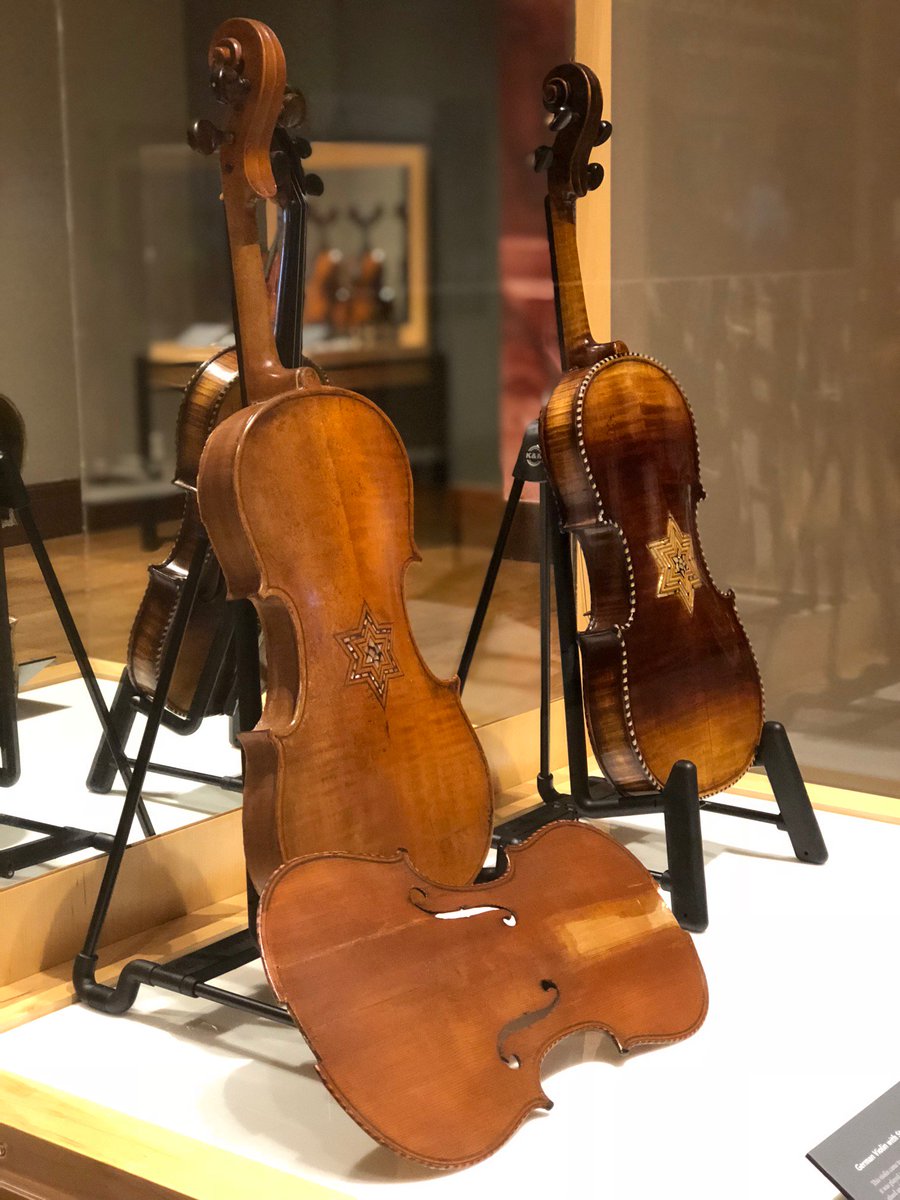 naxosrecords's tweet image. The latest release from @LeshnoffMusic spotlights three of his most recent works, including his ‘Symphony No. 4’, written for the #ViolinsOfHope. Discover now, with performances from @NashvilleSymph, @JasonVieaux, and more!

Available now on @iTunes: Naxos.lnk.to/ViolinsOfHope/…