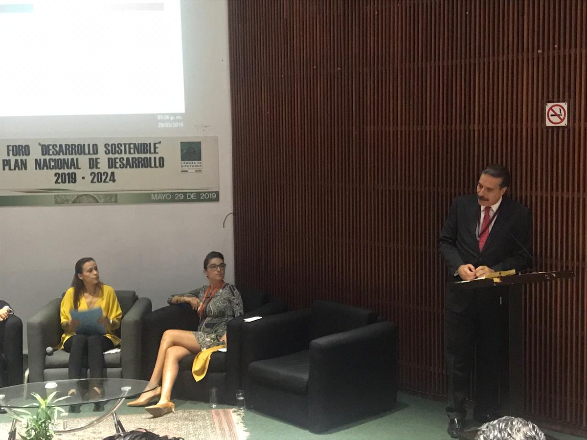 CONCAMIN's tweet photo. 📸El presidente de la Comisión de Agua #CONCAMIN, Eduardo J. Viesca, participa en el Foro Desarrollo Sostenible, en el marco del análisis del #PlanNacionalDeDesarrollo 2019-2024 en @Mx_Diputados 🇲🇽
#ForosPND https://t.co/85rmi0cgyd