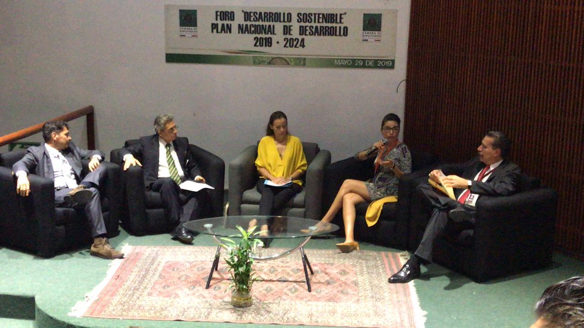 CONCAMIN's tweet photo. 📸El presidente de la Comisión de Agua #CONCAMIN, Eduardo J. Viesca, participa en el Foro Desarrollo Sostenible, en el marco del análisis del #PlanNacionalDeDesarrollo 2019-2024 en @Mx_Diputados 🇲🇽
#ForosPND https://t.co/85rmi0cgyd