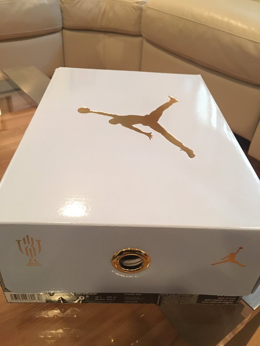 WickedHypeSquad's tweet photo. AIR JORDAN 5 TROPHY ROOM  US8 Ice Blue.                                 Limited  1324/7000                          DM for pricing,  R/T https://t.co/6lWoEZly2m