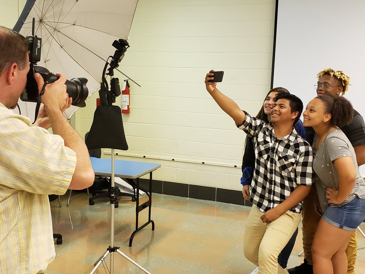 mbrt's tweet photo. It's that time of year! "On set" for our annual teen magazine cover photoshoot with Max and #MBRTNGS students from @KCHStrojans 📸 #bewhatIwanttobe #waytobe
@MDDailyRecord https://t.co/vDwXrwHUgr