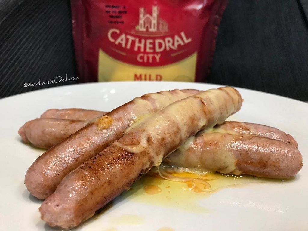 NoSom0sNada's tweet photo. Salchichas de pollo con queso cheddar @cathedralcityspain fundido.
Si queréis ver cómo lo hago pasaros por stories! .#cheese #cheddar #queso #chicken
. .
.🤘#puescojonudooiga
.
. 🤕#pavernosmatao
.
.
.🤛#resultadoDELresultante
.#euskadi #zaldibar #basqu… https://t.co/aNhe0gwGZQ https://t.co/eWAQL4RqMs