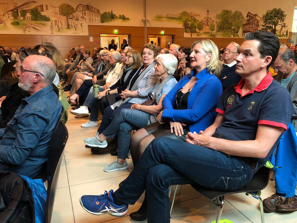 Ce soir en Mairie de Gagny, RVE est présent, attentif et participatif à la réunion d’information et d’échanges sur le sujet des Carrières de l’Ouest.
Notre mobilisation paye ; les lignes bougent !
Continuons à défendre notre ville, son patrimoine, son environnement !