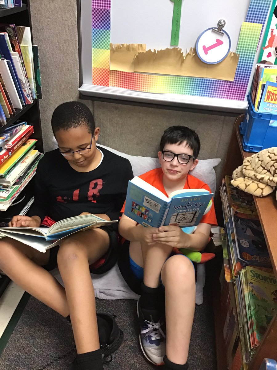 Mrs. W.'s Readers tweet media