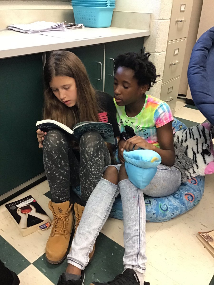 Mrs. W.'s Readers tweet media