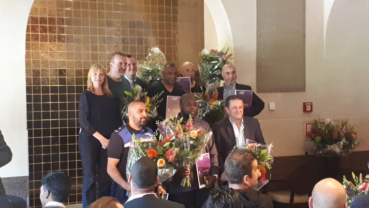 Na een inspirerende #toespraak van de Manager Inzameling <a href="/SpartaRotterdam/">Sparta Rotterdam</a> ontvangen wederom 8 knappe koppen hun MBO-2 diploma. Op naar MBO-3!
#slimbeheer <a href="/Stadsbeheer010/">Stadsbeheer010</a>
@SungurRe