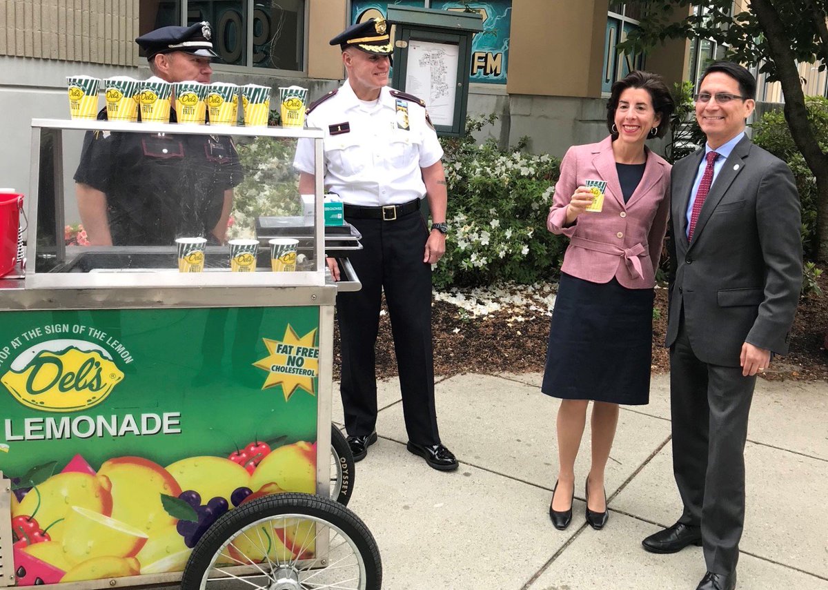 <a href="/RICNews/">Rhode Island College</a> Campus Police welcomed #NewAnchors this morning during orientation with the #OceanState’s signature summer drink! Even President <a href="/FrankDSanchez/">Frank D. Sanchez</a> and Governor <a href="/GovRaimondo/">Gina Raimondo</a> got in on the refreshments #CommunityPolicing