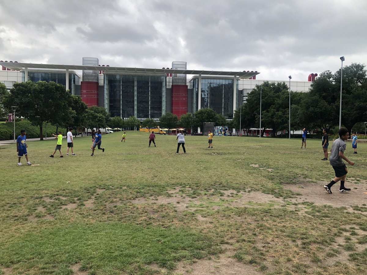 ATrimble12's tweet photo. Day at Discovery Green @DiscoveryGreen @Mitchell_Elem @MrsGarcia_Jacks @Curry_NJ https://t.co/BhAxEFsjCn
