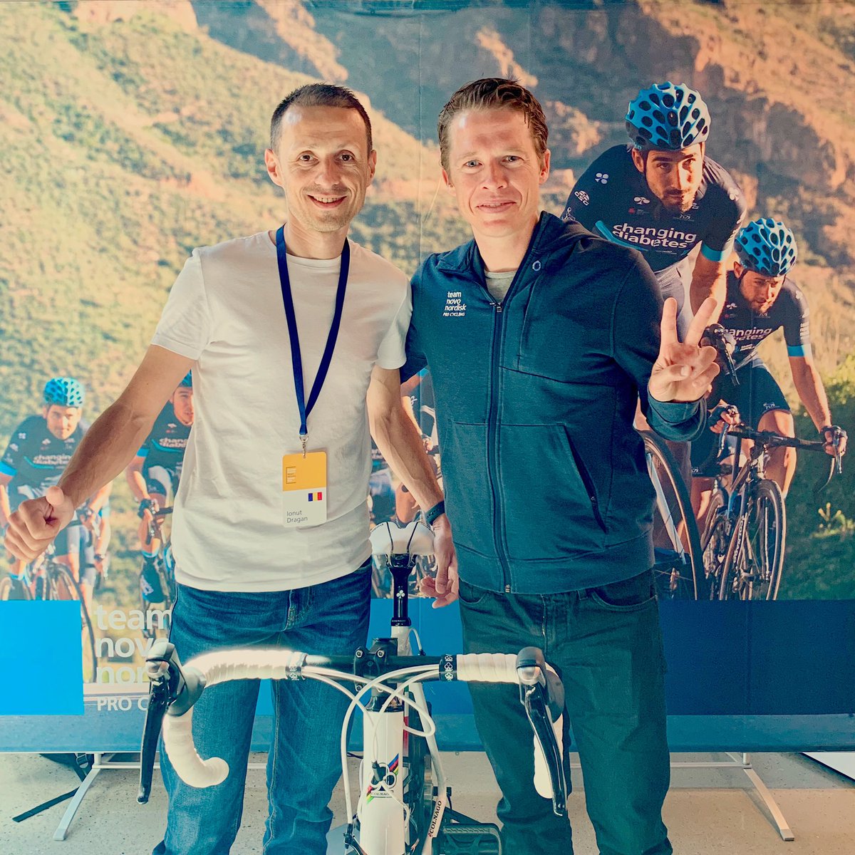ionutdrg's tweet photo. Astăzi l-am cunoscut pe Phil Southerland, CEO @teamnovonordisk. Este cel care m-a inspirat si motivat in crearea echipei @sportsdiabetes.
#sportsdiabetes #changingdiabetes #novonordisk #teamnovonordisk #eudpas https://t.co/WaVIuJMiso