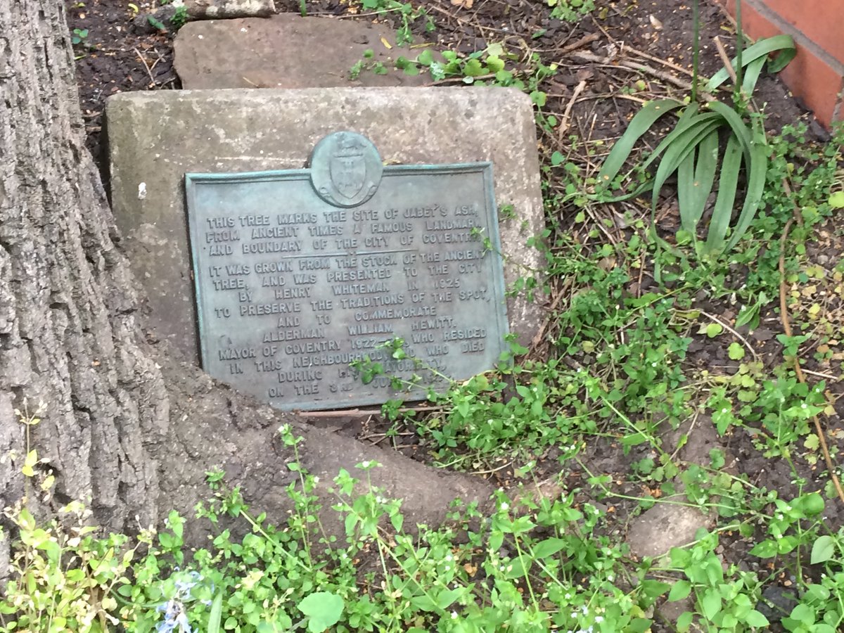 Amazing what you find on Wombling Wednesdays with ⁦<a href="/GPRA_Coventry/">Gosford Park R.A.</a>⁩ ⁦<a href="/AllBrays/">Saint Brays Residents' Association</a>⁩ and Stoke Park RA Thanks to ⁦<a href="/coventrycc/">Coventry City Council</a>⁩ for helping with a last minute collection request. At Coventry Canal Basin 9:30 tomorrow: all welcome ⁦