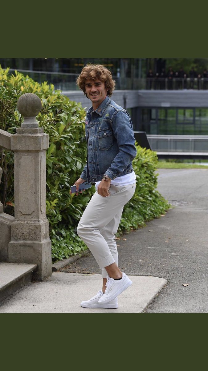 Fcmelc's tweet photo. C’est possible d’avoir un flow aussi rincé en gagnant des millions d’euros? https://t.co/EH915v5ymc