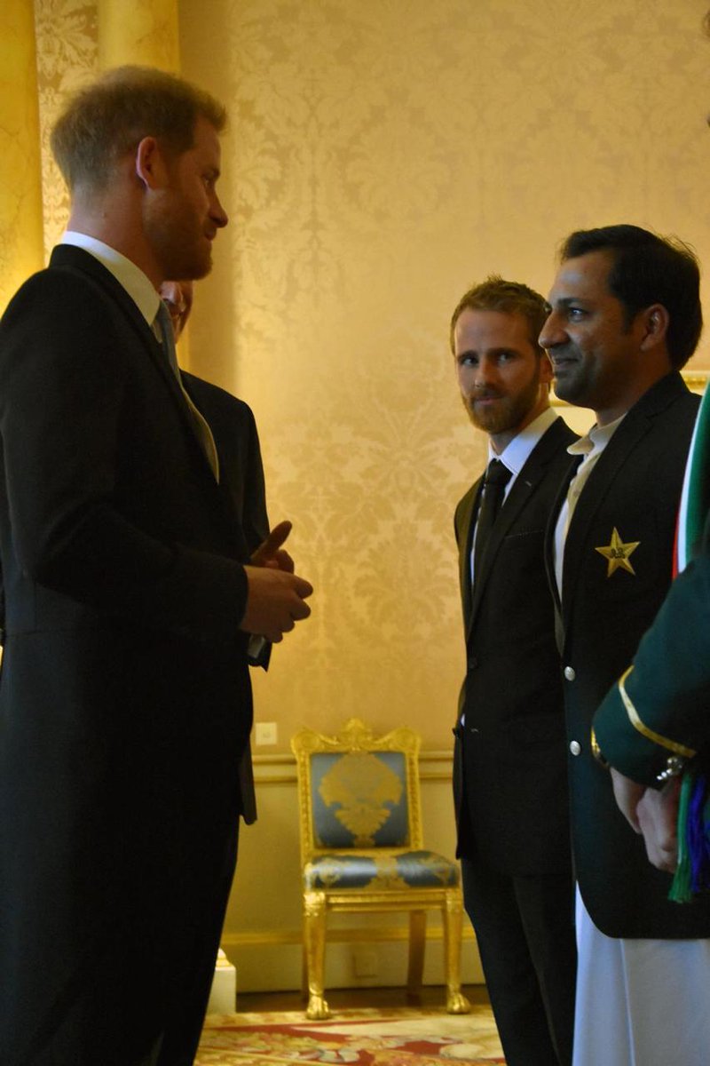 TheRealPCB's tweet photo. Earlier today at the Buckingham Palace!

#CWC19 #WeHaveWeWill #SarfarazAhmed https://t.co/cxLSODXvBp