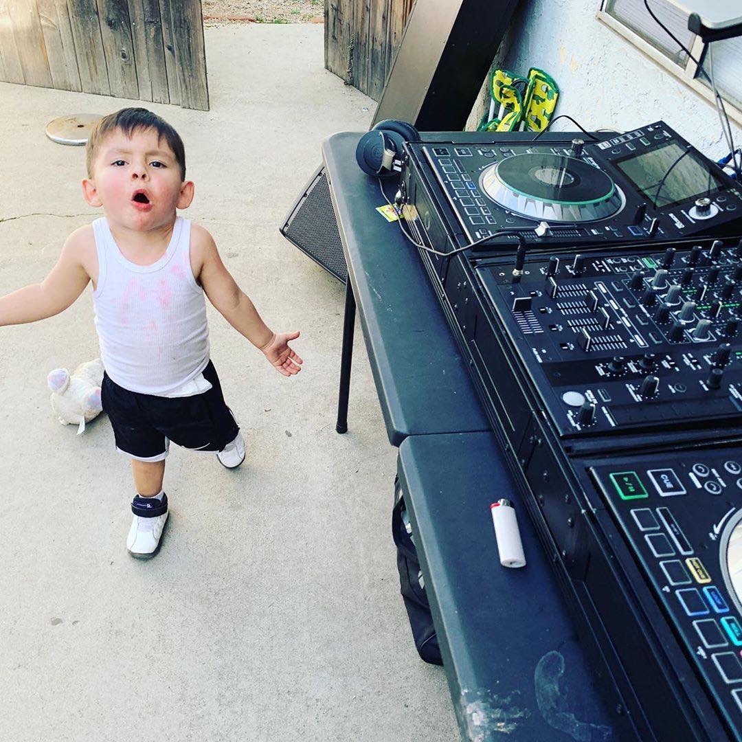 denon_dj's tweet image. We support @denon_dj users of all ages and sizes. Also, caption this photo. #primetribe #alwaysondj #sc5000 #x1800 #Repost