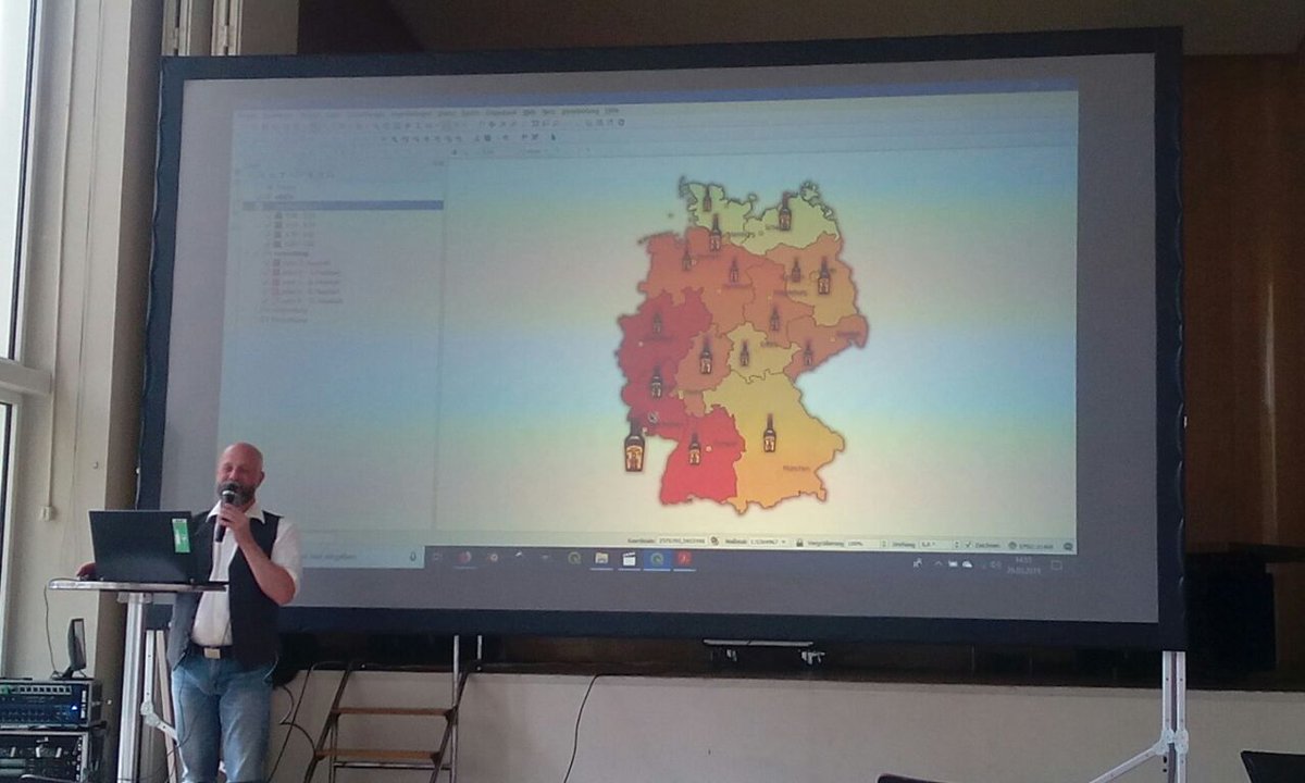 santa_nika's tweet photo. @frankbroniewski präsentiert seine #QGIS Projekte auf dem diesjährigen  #lgm2019 @LGMeeting Hier zu sehen seine #maggi Verbrauchs-Karte 😀 Berlin steht bestimmt auch wegen der ganzen Exil-Saarländer hoch im Kurs! https://t.co/1T5NgGAbWP https://t.co/f5EtU1bJjO