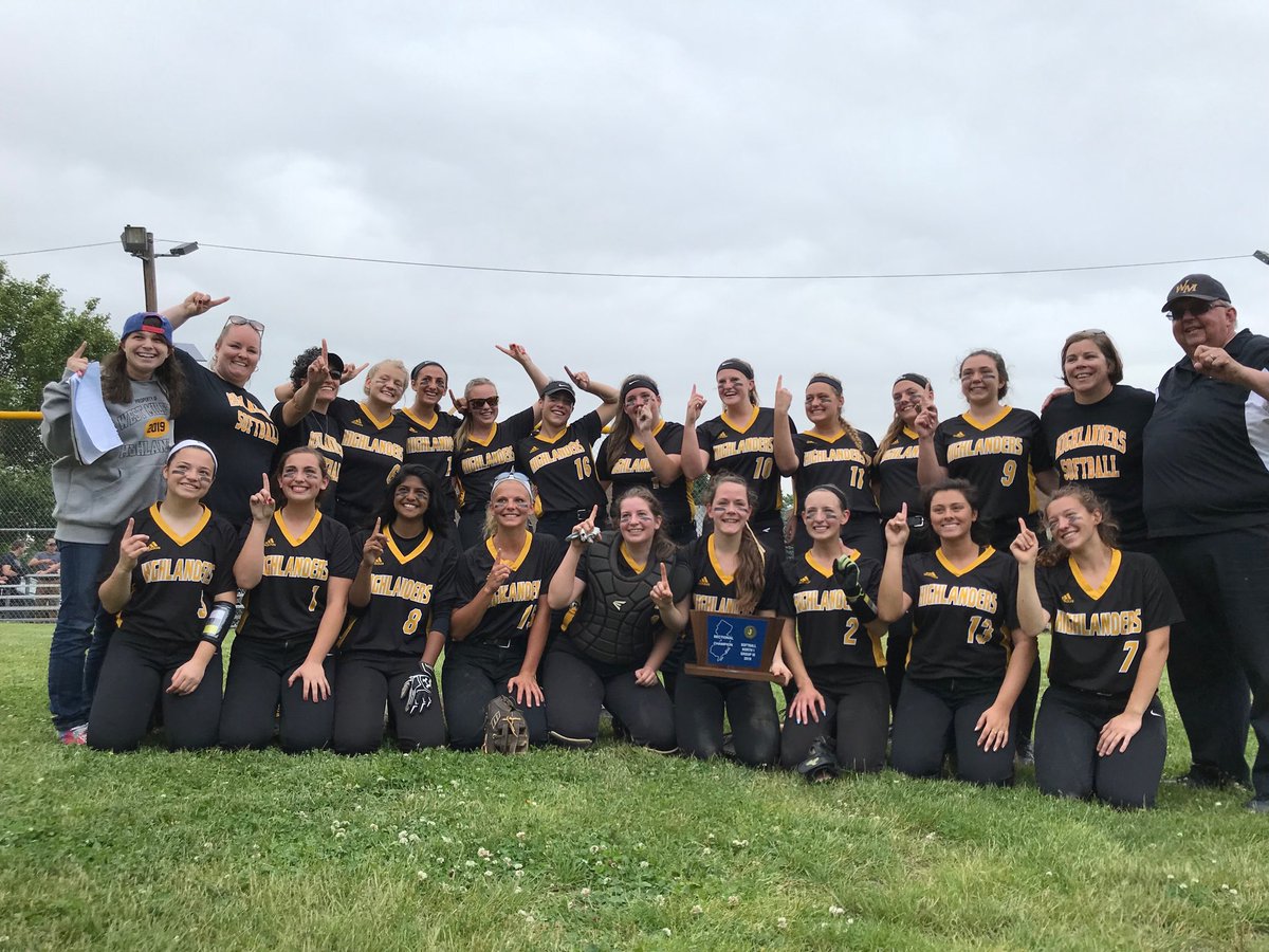 VarsityAces's tweet photo. Softball....
15 years they’ve waited for this moment in West Milford https://t.co/J8YOwxHg85