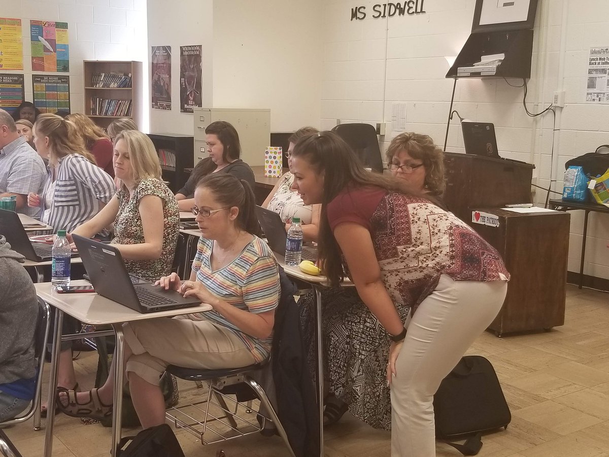 JanareauMurray's tweet photo. Lots & lots of learning!
π‘ππ
#RCPSReimagined19
#EducatorsEducatingEducators https://t.co/QcobqEMnSD