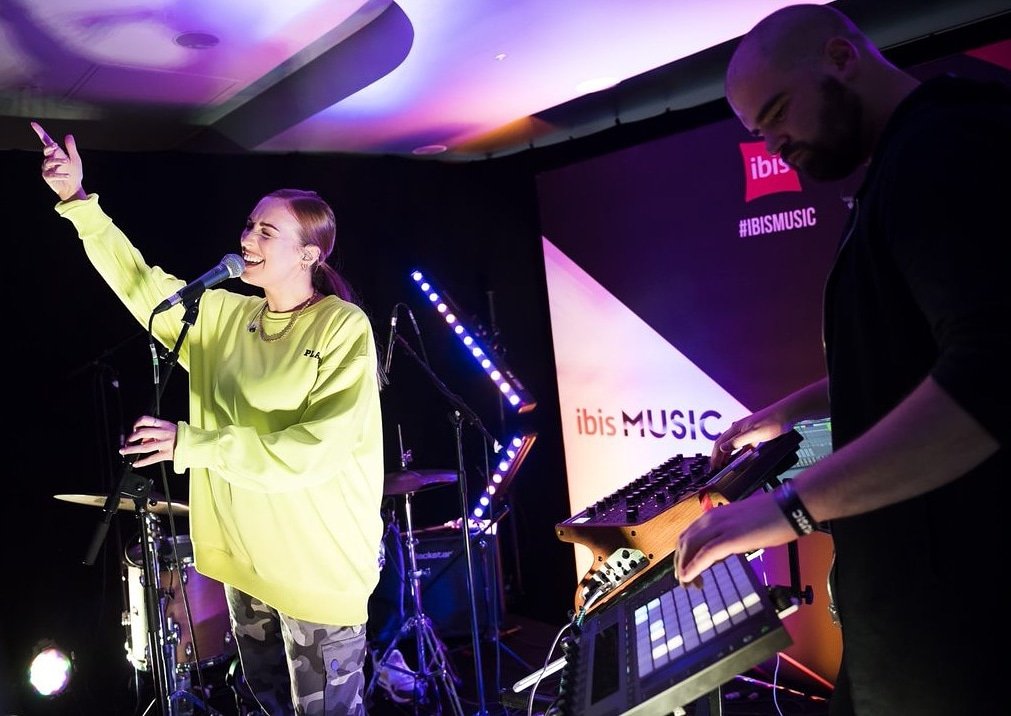 LOVED last night! Met so many lovely people and had so much fun. Huge thank you to @ibishotelsuk and <a href="/FRUKT/">FRUKT</a> for having us on the gig we love you guys ❤️
#IBISMUSIC