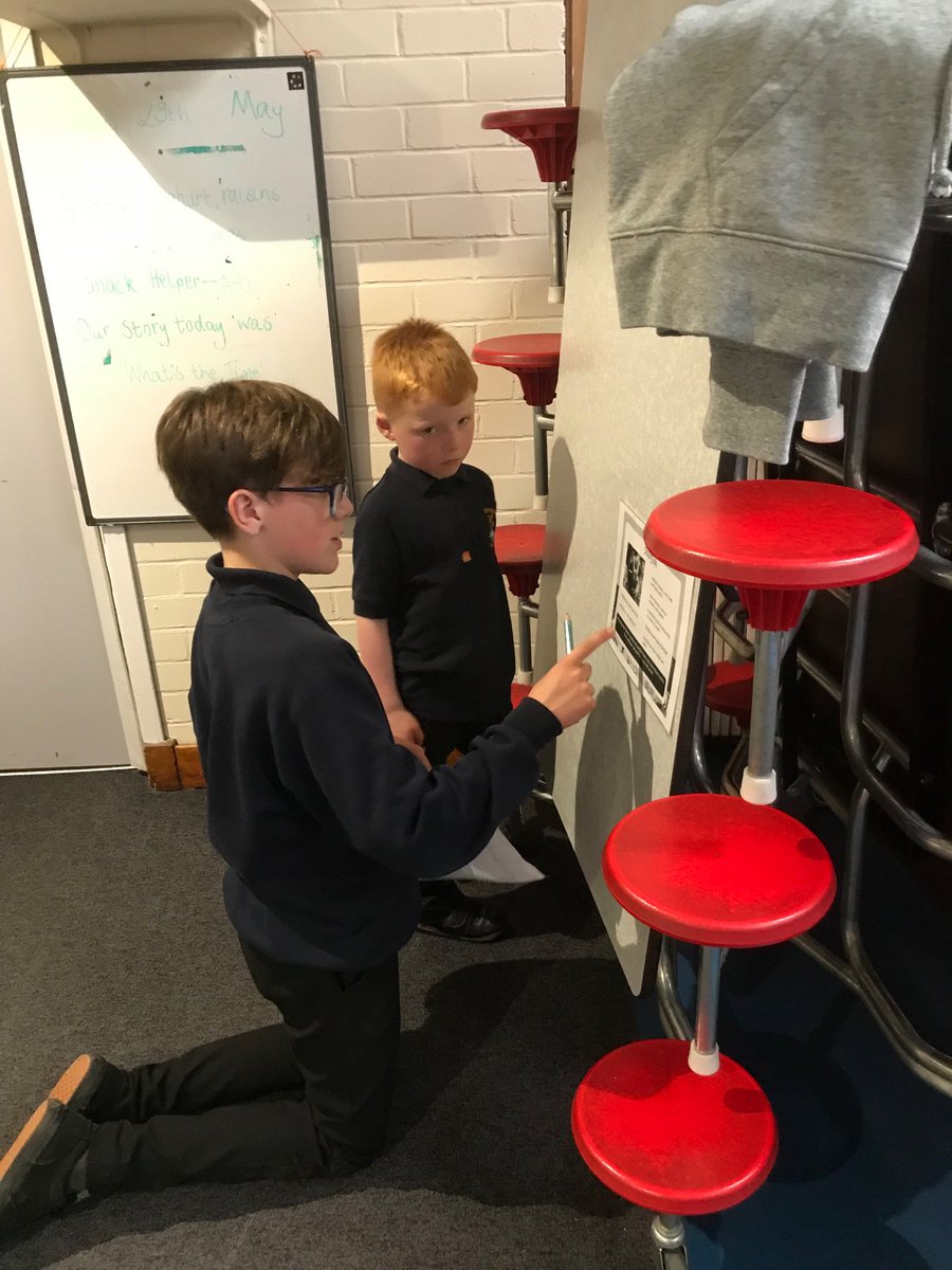 #P7FerrydenPS and #P1FerrydenPS were finding out amazing facts about local sea creatures. “Did you know a dolphin sleeps with one eye open?” #CaitlinFPS #EvanFPS