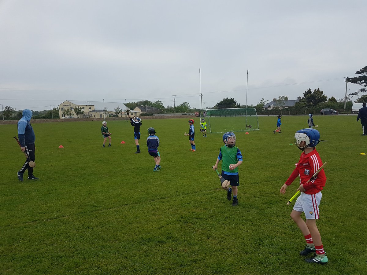 Another club engaging with #TURAS program..
Great session with very skilful & well coached @StAnnes_GAA u9s tonight
#skills #smallsidedgames