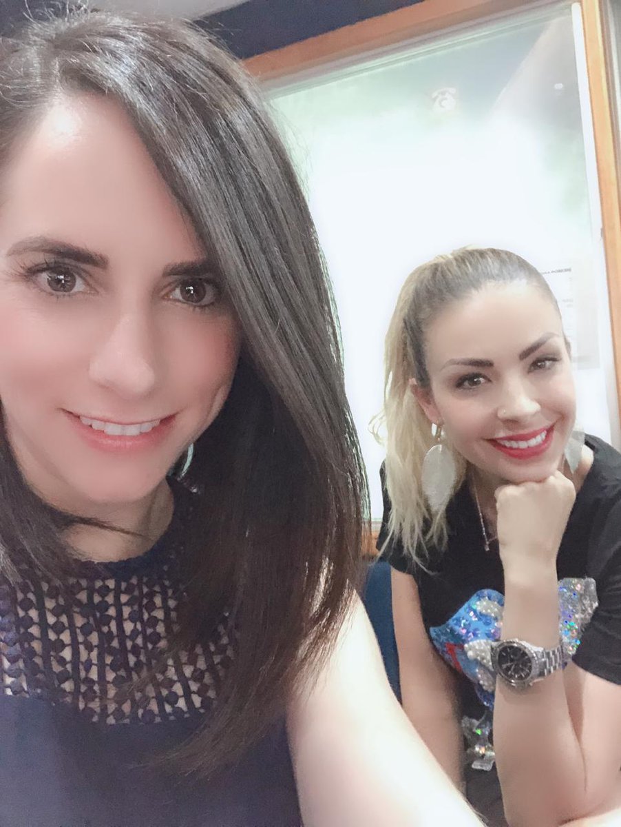 FiestaMex923's tweet photo. #DeFiestaContigo #ParDeReynas, @MyriamOficial1 y Rocío Barragán Michel #LaChiquilla amenizando tu tarde por el 92.3 FM 😘😉👍📻🎶
#FiestaMexicana
#SiempreTeAcompaña
#TodoElDía https://t.co/JKz6WL266O