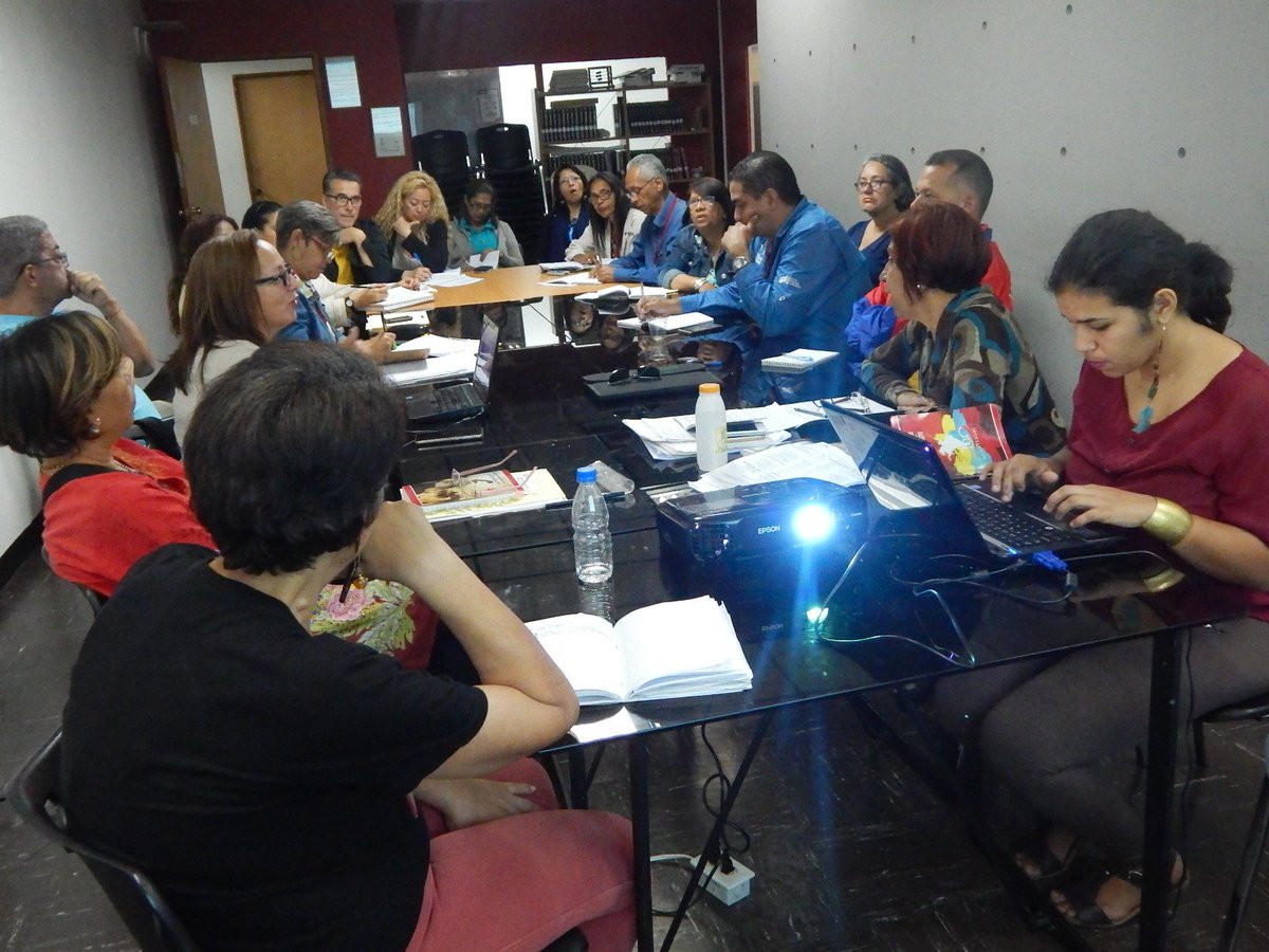 Maestro y maestra de la Patria si te registraste en el Programa Nacional de Formación #PNF en las áreas de Biología, Física, Química, Lengua y Escuelas Técnicas este 31/5 y 1/6 inicia la 2 Cohorte 
#TrumpDesbloqueaVenezuela <a href="/NicolasMaduro/">Nicolás Maduro</a> <a href="/aristobulopsuv/">Aristobulo Isturiz</a>  @MPPEDUCACION <a href="/vem_MMSR/">MMSR</a>