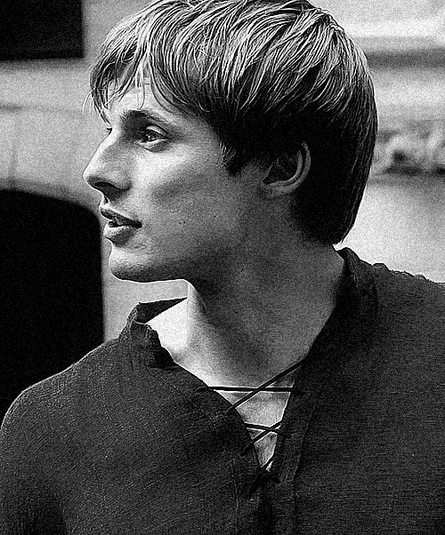 * 　　  　 .  　
 　               　　 * 　 　　    *