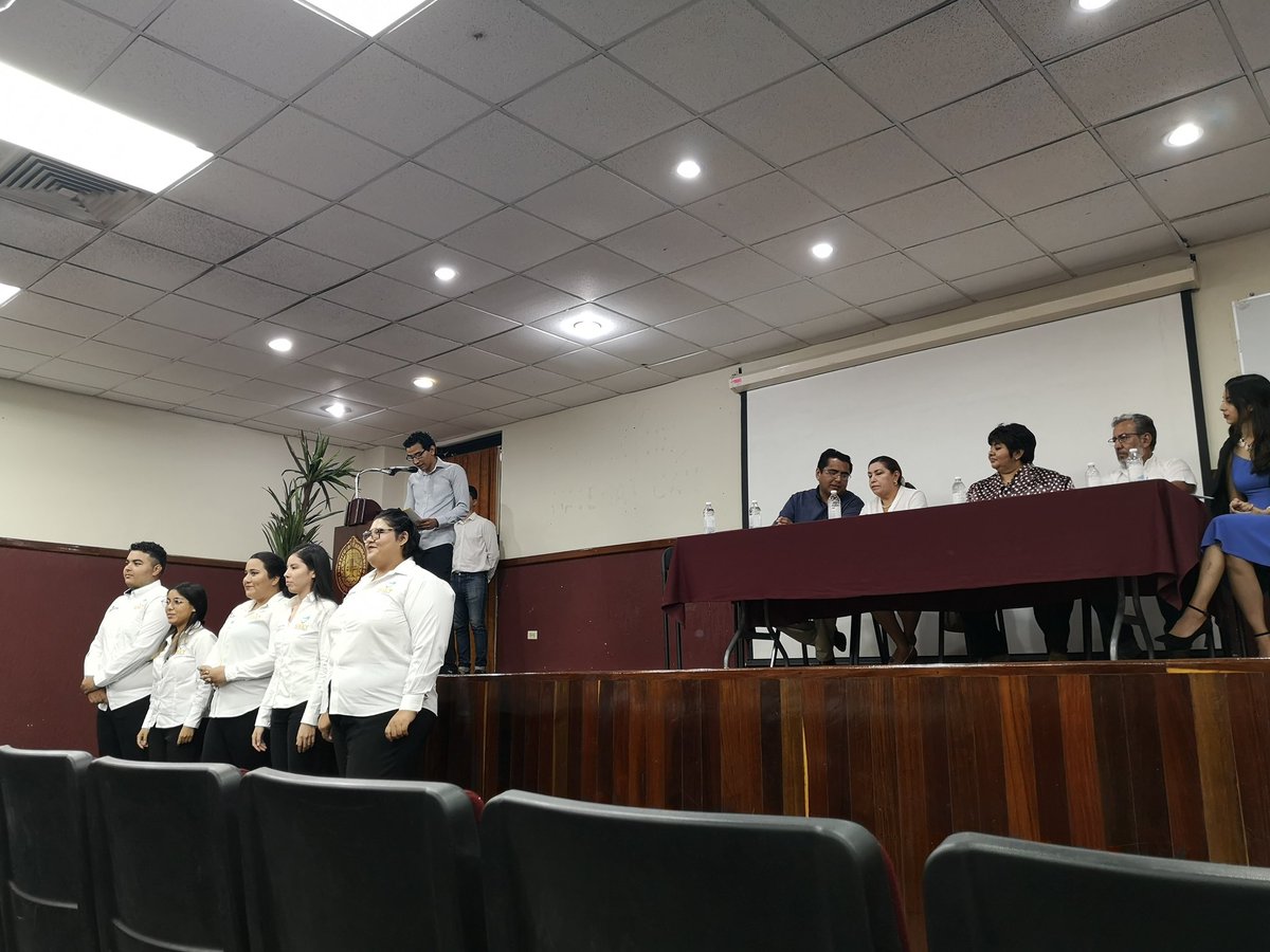 AbnerMtzC's tweet photo. Acompañé a la Mesa Directiva del @igeyucatan a su toma de protesta, agradezco la invitación y les deseo mucho éxito en su gestión. Trajeron en mi, buenos recuerdos de cuando fui estudiante. #YoSoyIGE #CONIGE #TecNM #ITMérida 🐺 https://t.co/KYdysP6Hny