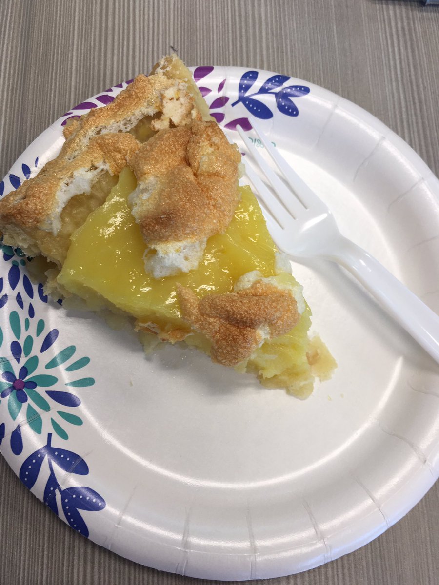 MsWilsonsCore's tweet photo. Was delivered home made lemon meringue pie by an 8th Grader Baker! #thegreatsteindorfbakingshow #myabsolutefavorite https://t.co/5Qe3D7ofYI