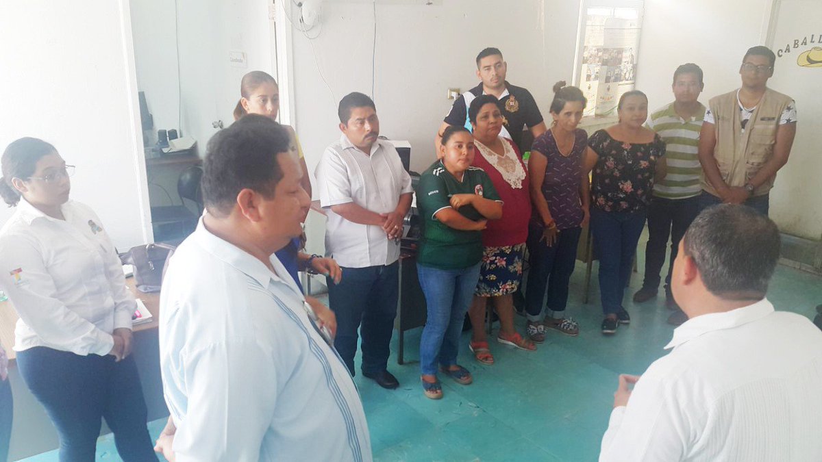 IEATTABASCO's tweet image. Colaboradores #IEAT #Jalapa y #Tacotalpa, expusieron a su DG Enrique Soberanes Rivera, sus necesidades a la vez que agradecieron la cordialidad del trato.#FelizMiércoles #JuntosEsMásFácil @INEAmx @GerardoMolinaA_