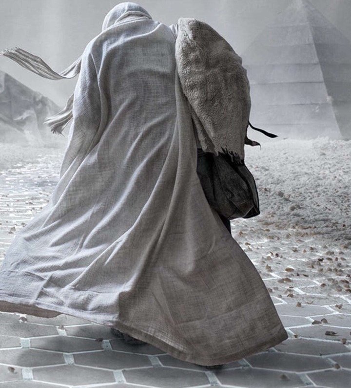 إنه لا يمزح
حزينٌ لأنه جفَّ
من فرط مايكتب
ويمسح !!!