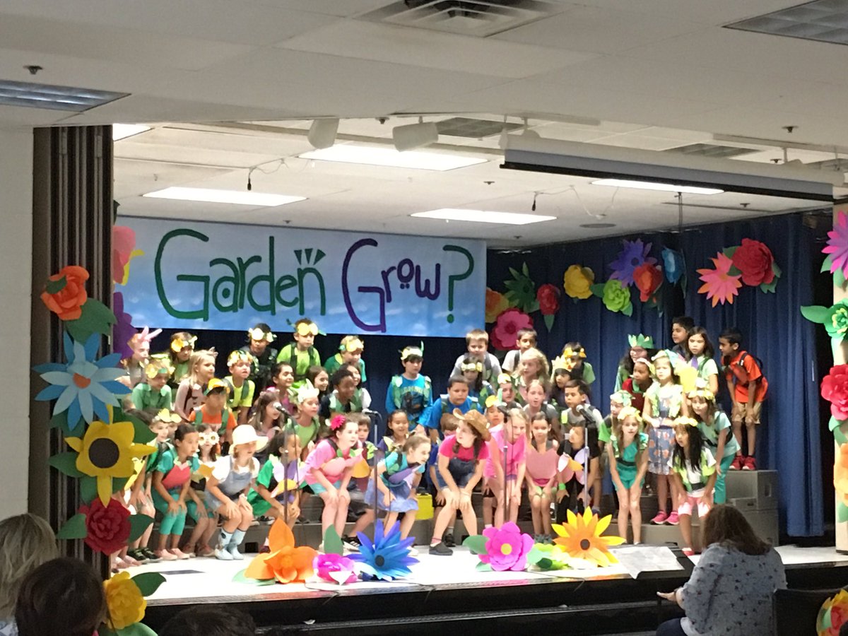 CubRunMarkham's tweet photo. How Does Your Garden Grow?  2nd grade play. Great performance! @mrs_scoville https://t.co/ylFwysNS3t