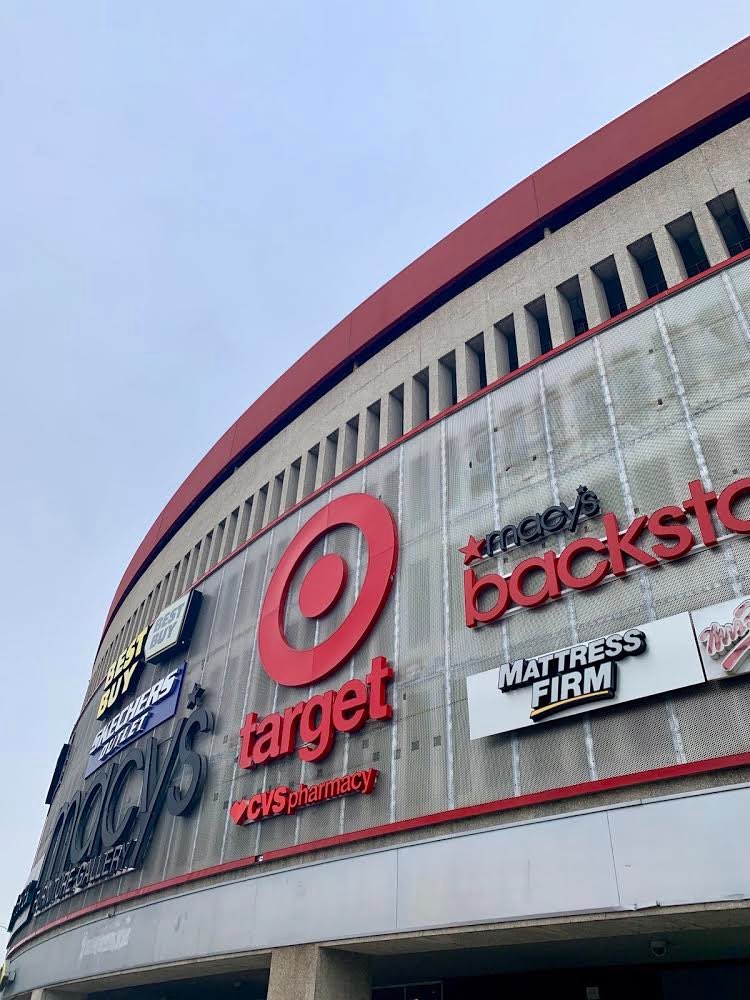 Shopqueensplace's tweet image. Save on sizzling summer deals @Shopqueensplace ☀️
#shopanddine #queensplace