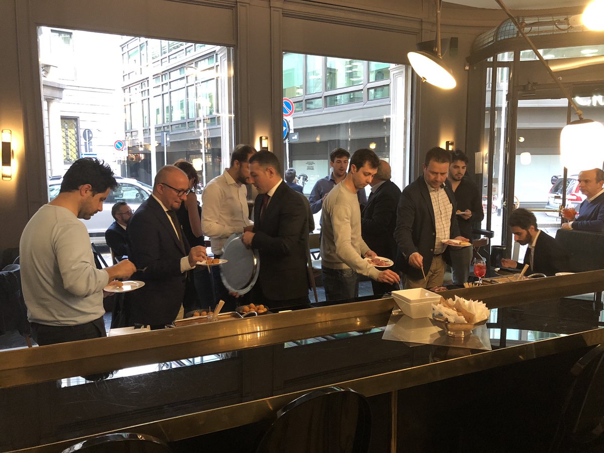 clbmo's tweet photo. L’aperitivo @BicoccAlumni si fa glamour al @tamilano_
Ed è più partecipato che mai! 
#BicoccAlumni @unimib #Alumni #networking #Jobs #relationships https://t.co/rWyemdI9r3