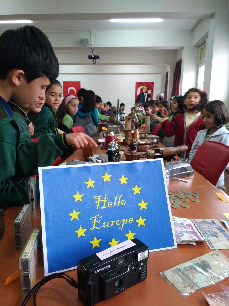 HelloEurope1's tweet photo. Konya’da bütün okullar 2023 hedefi için elele ve birlikte çalışıyor. 
Mustafa Necati İlkokulu olarak Hello Europe etwinning projesi ile 6 Avrupa ülkesinde tanıtım çalışmaları yapıyor. 

#konyamem #eğitim2023 #Konya2023OkullarElEle #receptayyiperdoğan @KonyaMEMproje #konyamem https://t.co/lpMok2nmJR