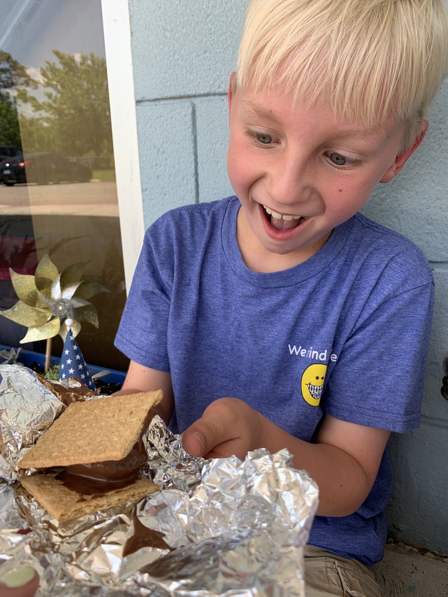 mslaurenstroud's tweet image. #campreadalot is still going strong! Today was #smore day! Ss read an informational passage about the history of s’mores, rolled and graphed, and got to make a smore! We melted them in the #heatwave #yum #2ndgrade #3rdgradebootcamp #NHCSChat #pvttchat