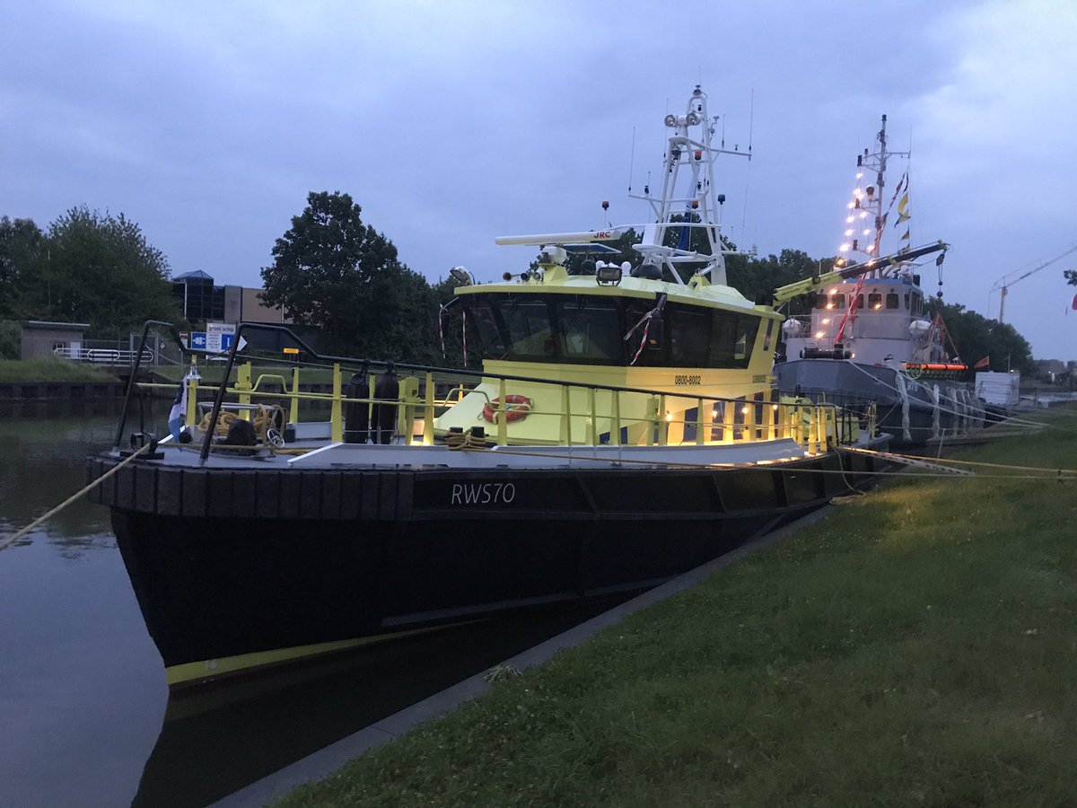 VLW_Michael's tweet photo. Nog geen plannen voor aankomend weekend? Kom naar de @SleepbootdagenV in Vianen op donderdag 30-5, vrijdag 31-5 en zaterdag 1-6. @Rijkswaterstaat is er met De #RWS1 en de #RWS70. Ik ben er vrijdag ππ». https://t.co/KqIEUZqVI0