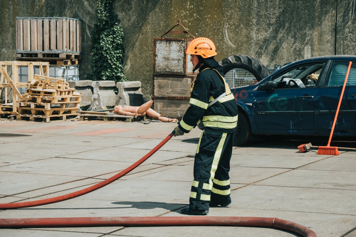 Afgelopen zaterdag hebben we in Vleuten deelgenomen aan de kwalificatiewedstrijden van <a href="/JeugdbrwNL/">JeugdBrandweer NL</a>. De juniorenploeg eindigde op een verdienstelijke 4e plaats en heeft zich geplaatst voor de halve finale op 22 juni in Wageningen. De aspiranten werden 6e in de klasse hoge druk.