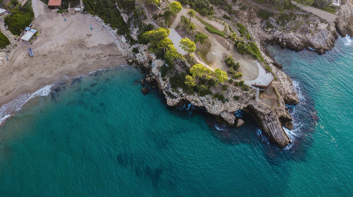 CampingsTgna's tweet photo. Vista des de el cielo para ver la costa de Salou, simplemente 😍😍😍
#CampingsTarragona #UniqueCampingDestination https://t.co/RdZghm5xMz