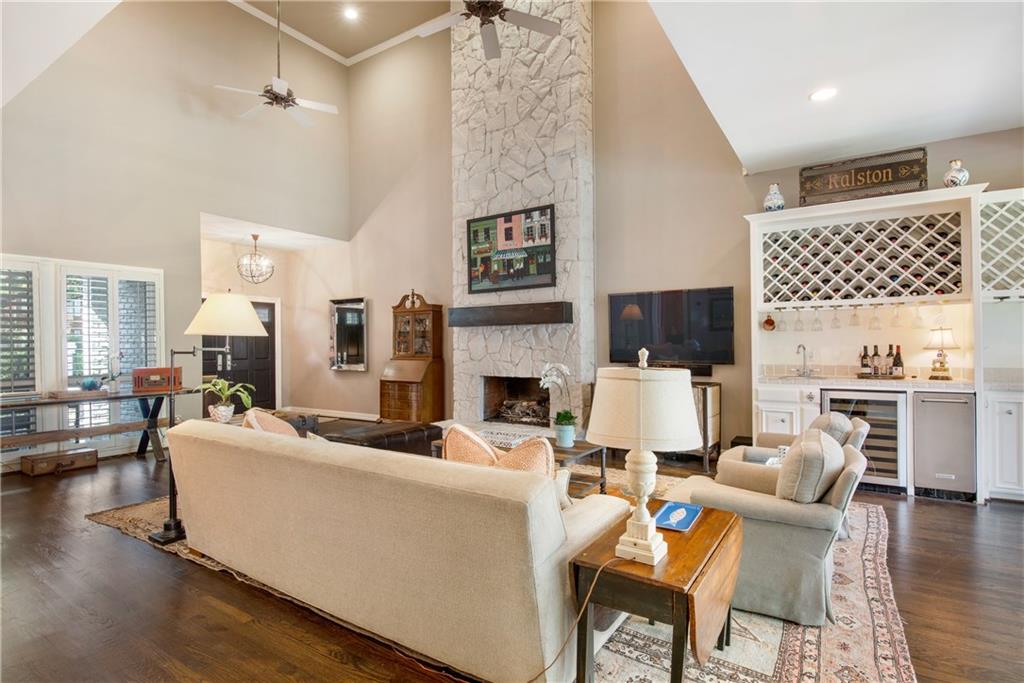 CranstonGroup's tweet photo. Beautiful new listing in #HighlandPark on the #KatyTrail!

📍 3205 Dartmouth Ave. | Highland Park, TX
🏠 #OpenHouse: Sat. &amp; Sun. (1-3pm)

4 Bed | 3 Full Bath | 1 Half Bath | 4,344 SqFt

For more details, private tours, or for any of your #RealEstate needs #CranstonGroup 🗝 https://t.co/KSXD5FIuWt