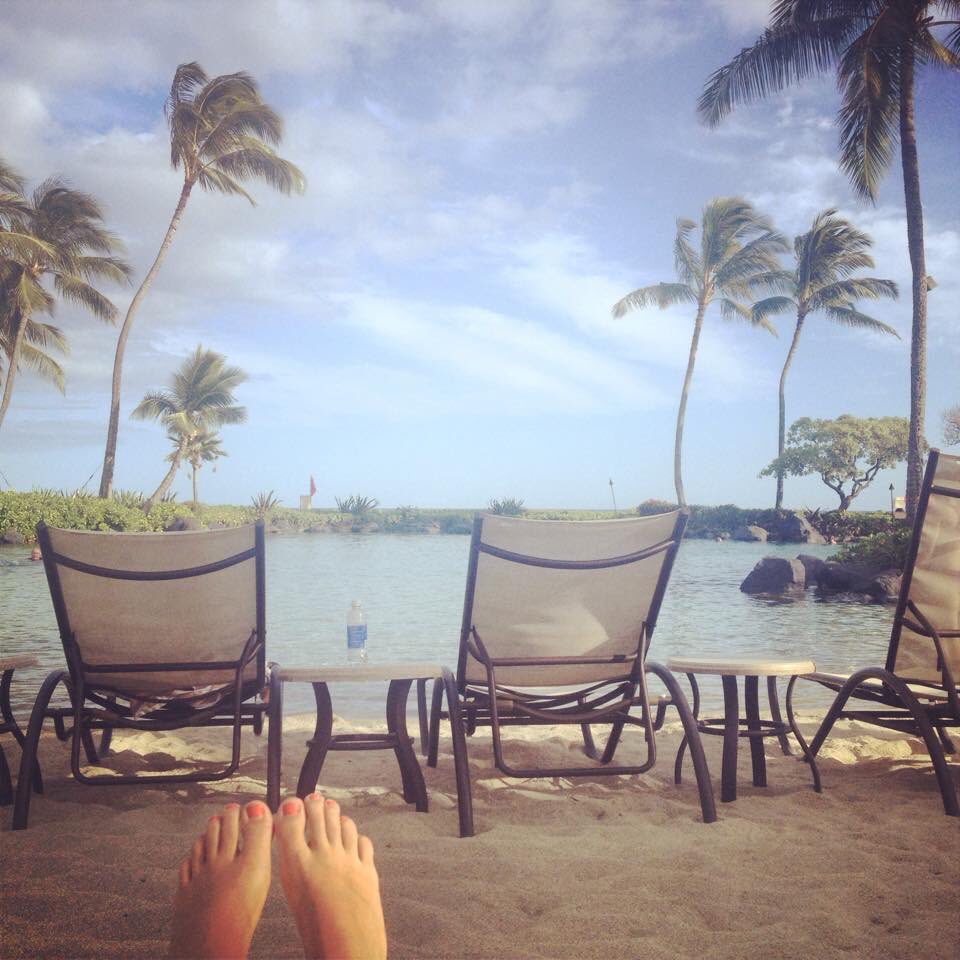 mac_goose's tweet photo. @AlaskaAir @JDPower 1) Always the best customer service and flight teams
2)photo from a trip to Maui with my hubs!
3) #iFlyAlaska #AlaskaHappyHour https://t.co/FF1M2LrDji