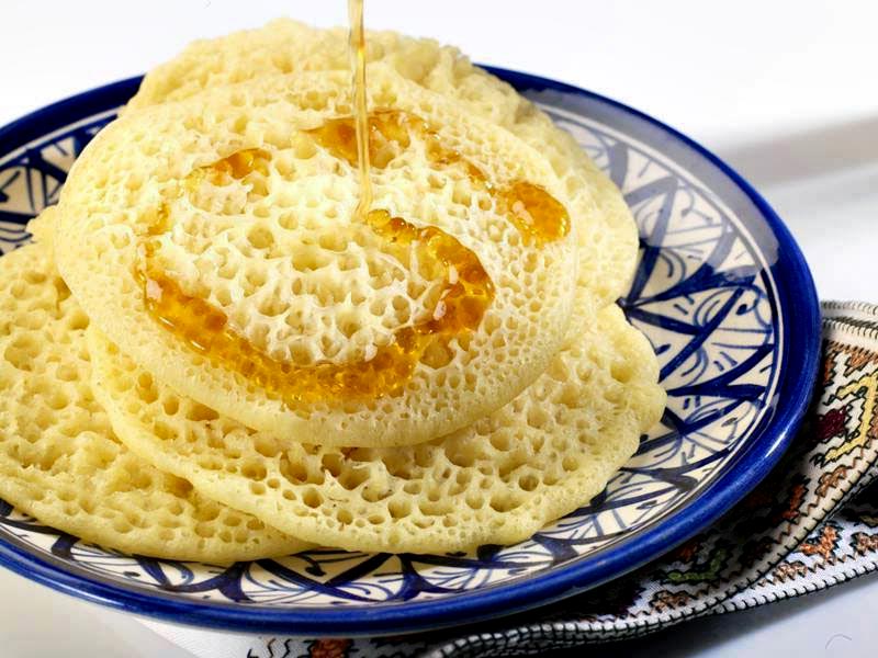 BAGHRIR / TIGHRIFIN / KORSA / GHRAYEF / THOUDFIST / KHRINGOune crêpe d'origine berbère préparée à base de semoule, de farine, de levure et de sel, servie chaude et imbibée de beurre et de miel. légères et spongieuses, les baghrir ne sont cuites que sur une seule face .