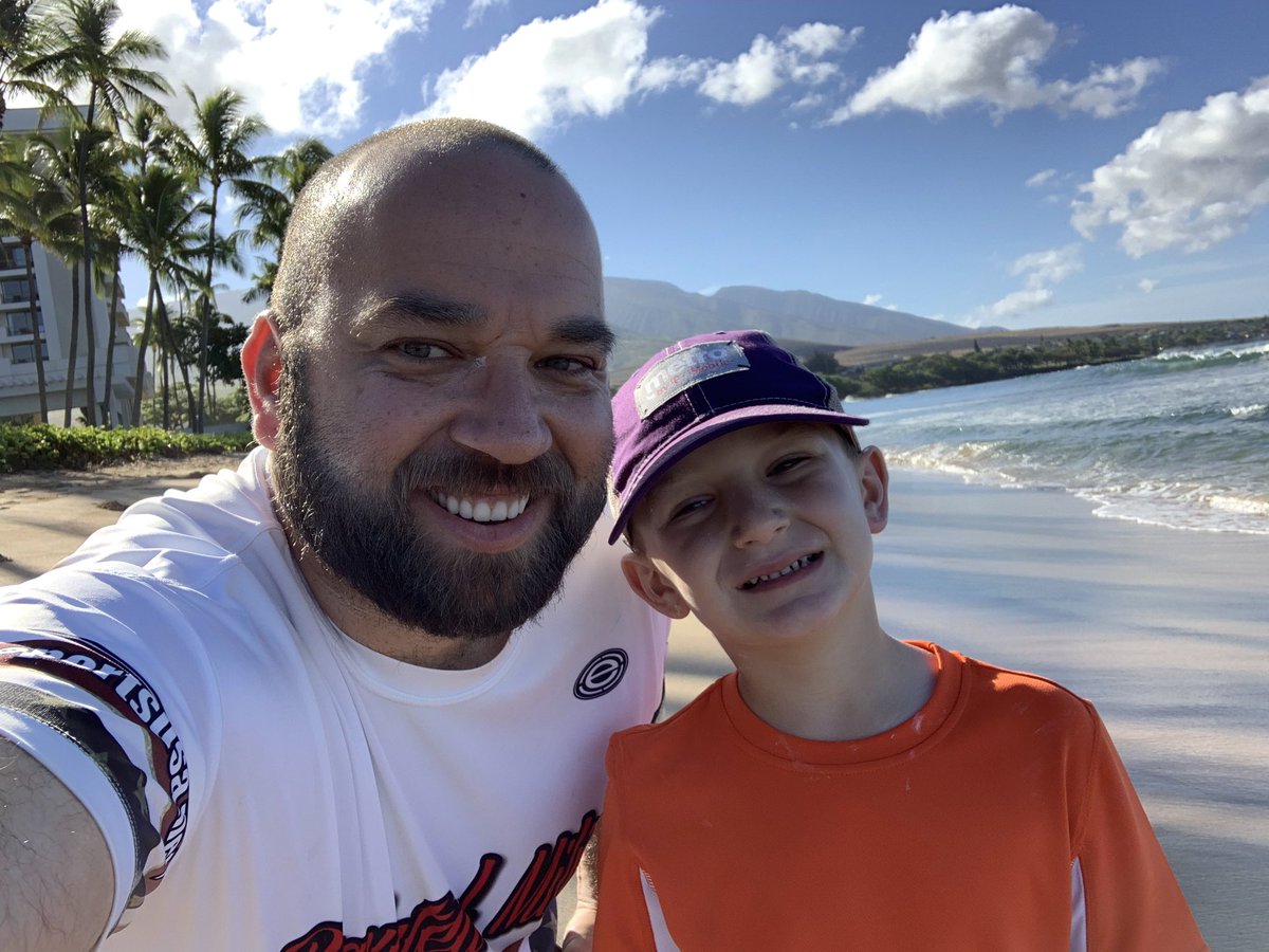 Jim7764's tweet photo. Good morning from Maui!! #peak19 #ratliffsinhawaii #ethanjames #purplelife #MetrobyTmobile https://t.co/6u0ekCkWaj