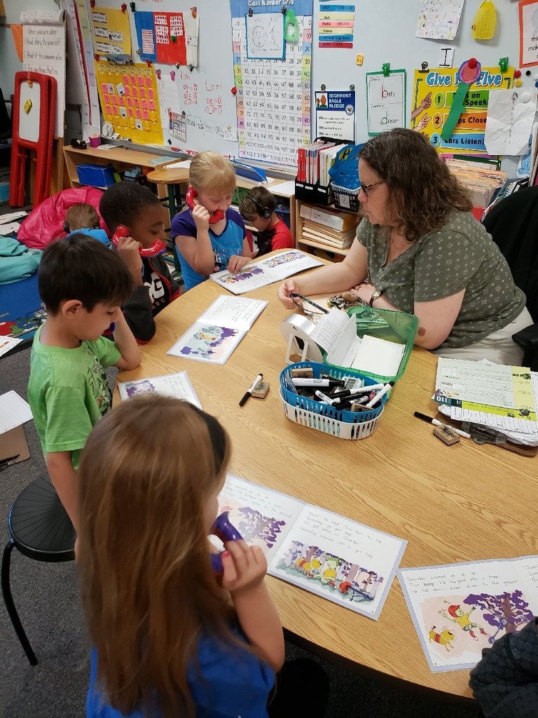 EagleEdgemont's tweet photo. Edgemont leaders are working hard this morning! https://t.co/bbEk7wDETF