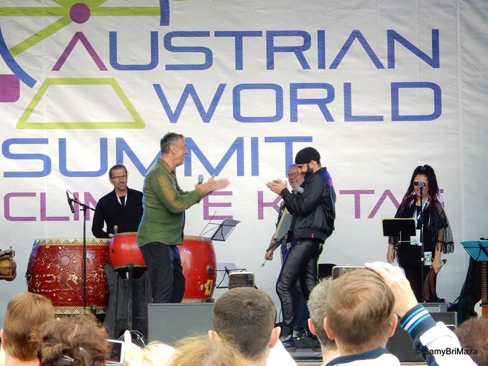 ConchitasWG's tweet photo. 💚Some impressions of yesterday's #HeastAsNet 🎶duet by #HubertvonGoisern &amp; @ConchitaWurst at the @R20_AWS #ClimateKirtag #Vienna #Heldenplatz #ClimateAction #ClimateChange 🌍🌏🌎
https://t.co/VkHESQdnJA https://t.co/i2FBkopB07