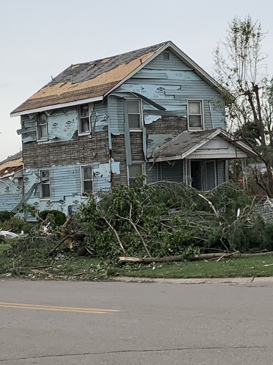 SnuggledUpInc's tweet photo. Northridge is devastated. We will be having a community give day this Friday from 10am-2 pm for families to make a ‘one stop’ for all their needs. You can donate items at the Northridge High School-drive around the back of the school and you will see the tent. No clothing please. https://t.co/UKalcyay6z