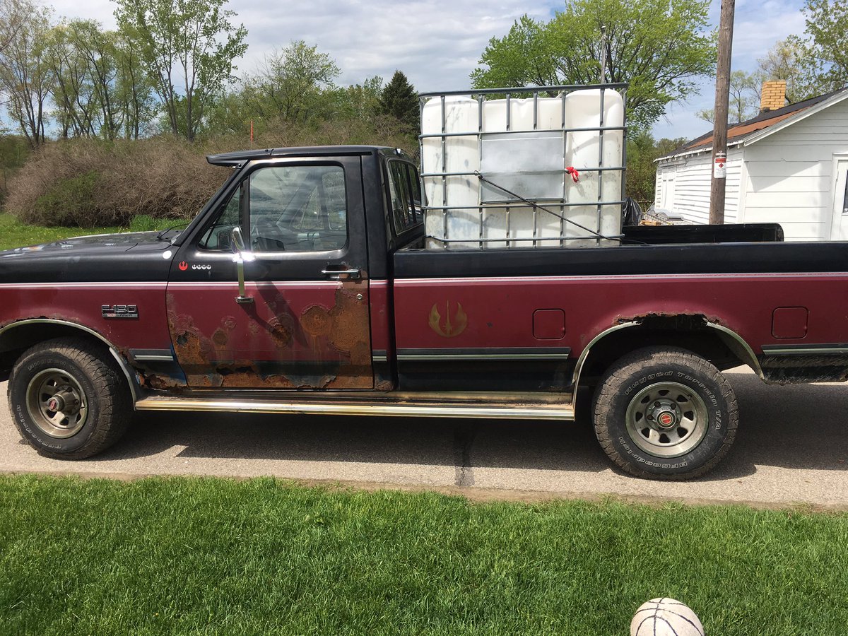 SuamicoPolice's tweet photo. Today, we stopped this truck on Longtail Beach. The occupants were going door to door selling asphalt sealant. Truck was not registered and neither had a business license. This was believed to be related to many other scam complaints of a similar nature in the Brown County area. https://t.co/URQ7fszTHw
