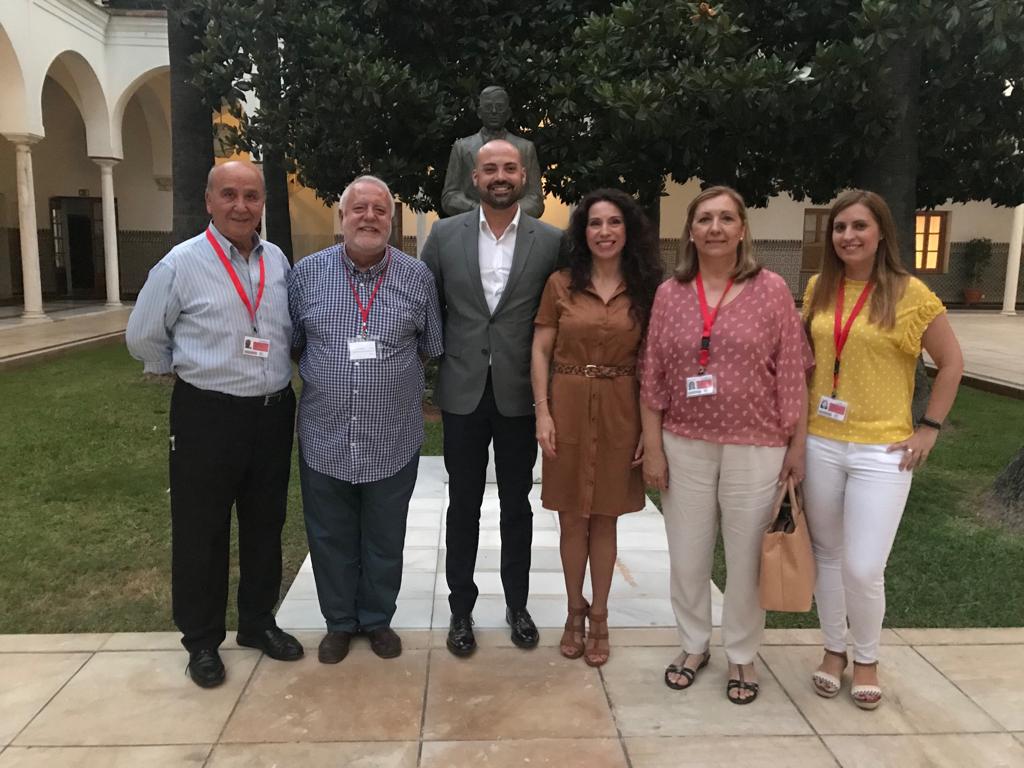 RocioRuizDom's tweet photo. 👉Hoy nos han acompañado los miembros del Consejo Andaluz de Mayores en el @ParlamentoAnd donde he informado de que el I Plan Estratégico Integral para Personas Mayores servirá de base para reformar, en esta legislatura, la Ley de Atención y Protección a las Personas Mayores https://t.co/pp0RM55KUt