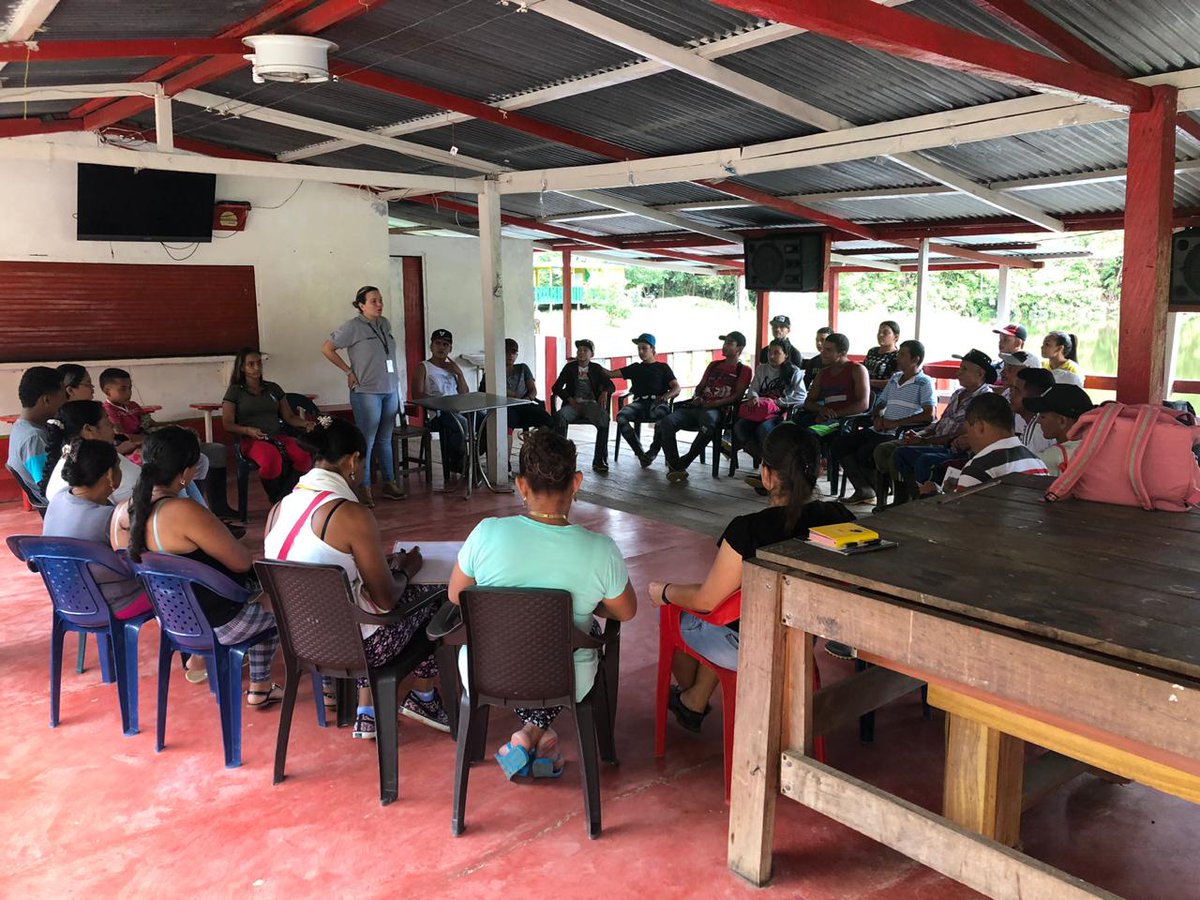 SER_CTMAE's tweet photo. #SENAEmprendeRural En Vereda Madreseca, municipio de #Anorí_ANT, en desarrollo formación en #Cacao se realiza sesión sobre instalación de cultivo de alto rendimiento y modelos de siembra.

@EstradaCarlosM @hernanfuentes @CarlosAGamba @acalderon1974 @Walterquiver @fcanogomez https://t.co/73ARikP5dk