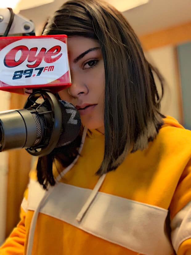 Oye897's tweet photo. @OyeRuthIslas  está al aire a través de #Oye897FM con mucha música‼️
🎧🎶🎶🎶🎧

#NuncaIntentes 📱 https://t.co/mkwgZ6qf1t